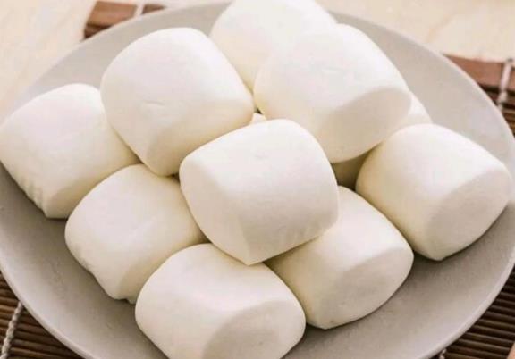 面团需通过成型机转化为统一规格的馒头形状